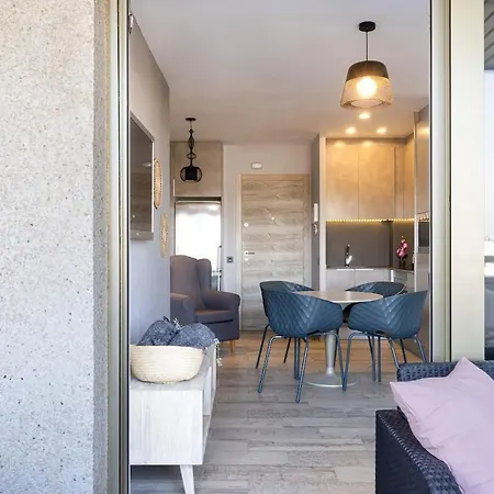 Salou Penthouse Apt With Pool & Beach - Ac - Wifi Apartment