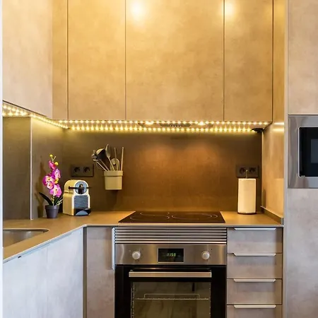 Salou Penthouse Apt With Pool & Beach - Ac - Wifi Apartment