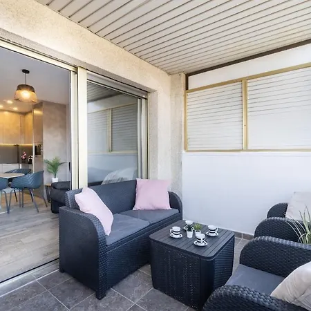 Apartment Salou Penthouse Apt With Pool & Beach - Ac - Wifi *