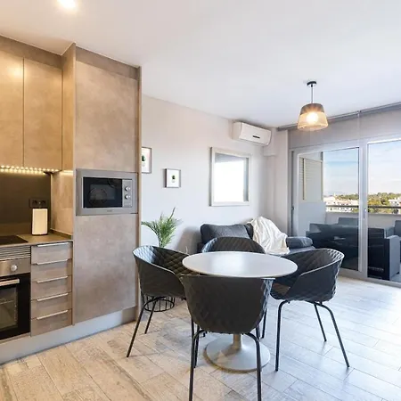 Salou Penthouse Apt With Pool & Beach - Ac - Wifi *