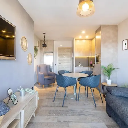 Salou Penthouse Apt With Pool & Beach - Ac - Wifi