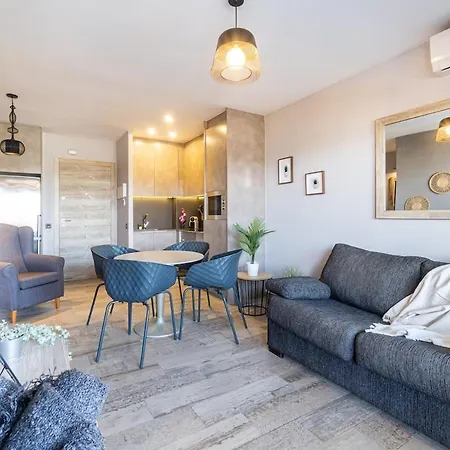 Salou Penthouse Apt With Pool & Beach - Ac - Wifi *